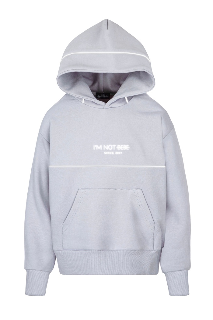 BLUZA Z KAPTUREM I′M NOT BEBE SINCE 2019 Z ODBLASKAMI