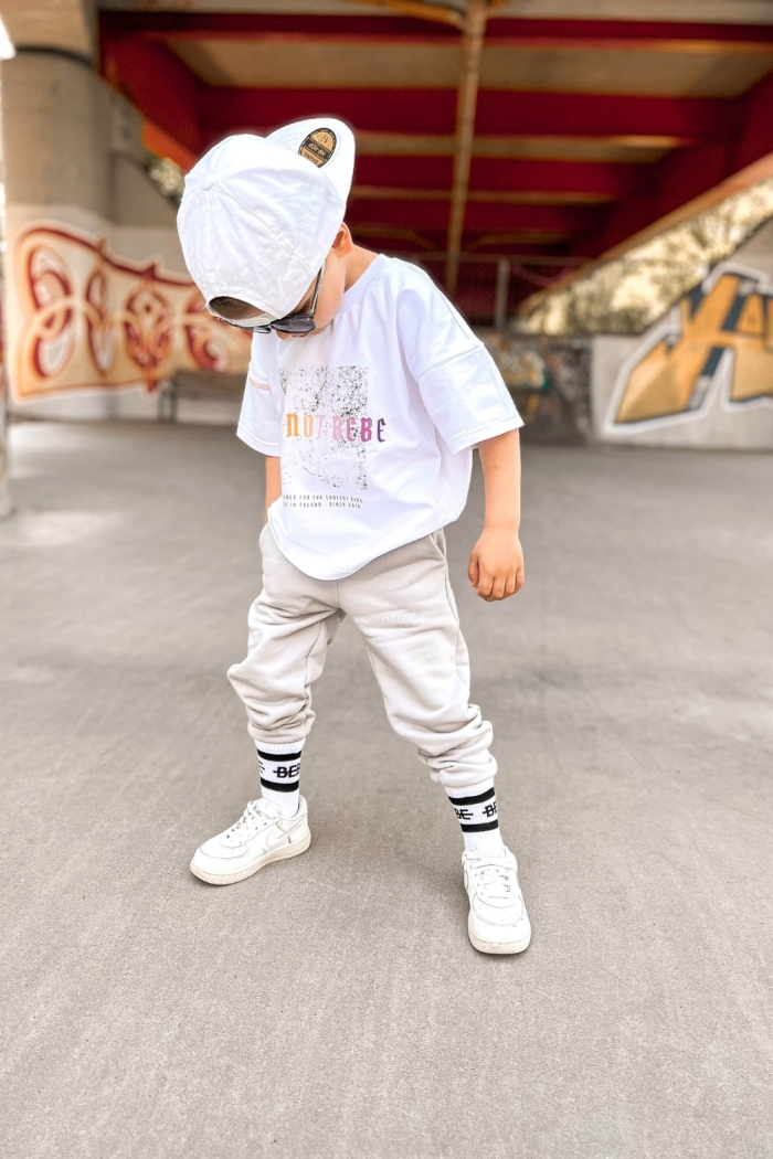 OVERSIZOWA KOSZULKA Z POMARAŃCZOWO-FIOLETOWYM NAPISEM